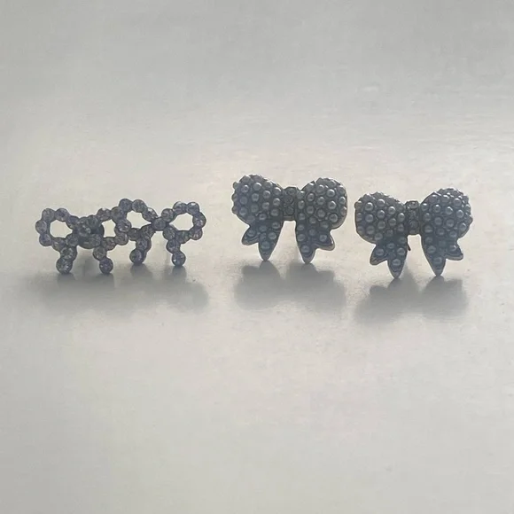 Bow Earring Set - Picture 3 of 6